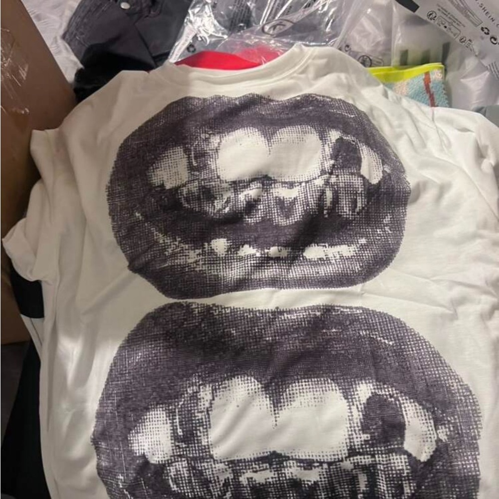 Y2K Graphic Tee shirt in Black and White